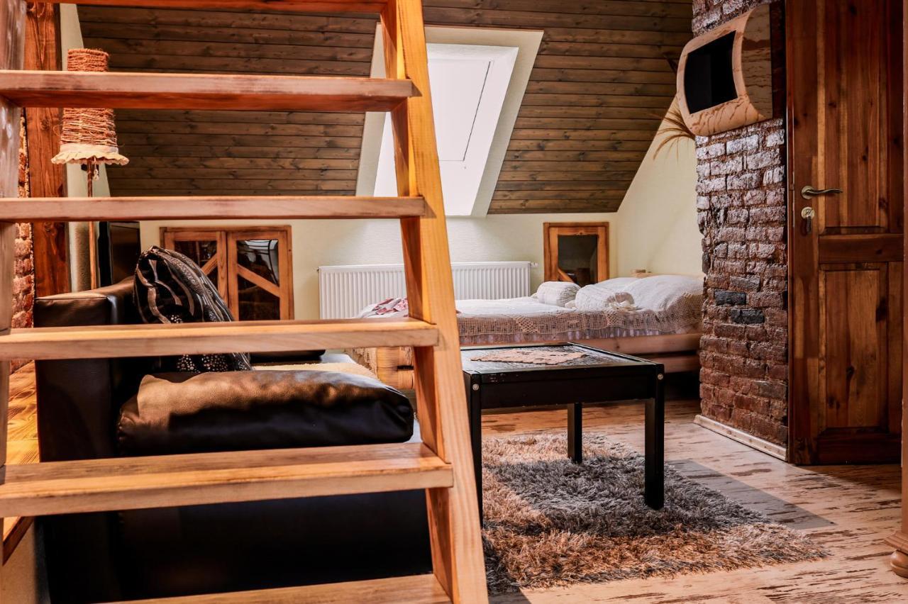 Mnichov Dvor Hotel Slovenska Lupca ภายนอก รูปภาพ