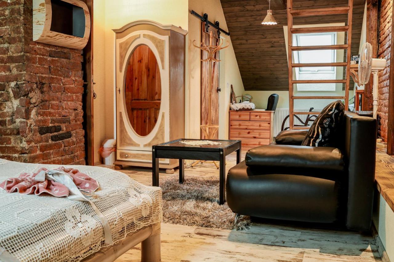 Mnichov Dvor Hotel Slovenska Lupca ภายนอก รูปภาพ